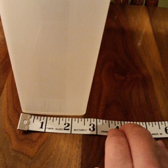 Tupperware cereal  container - Picture 9 of 9